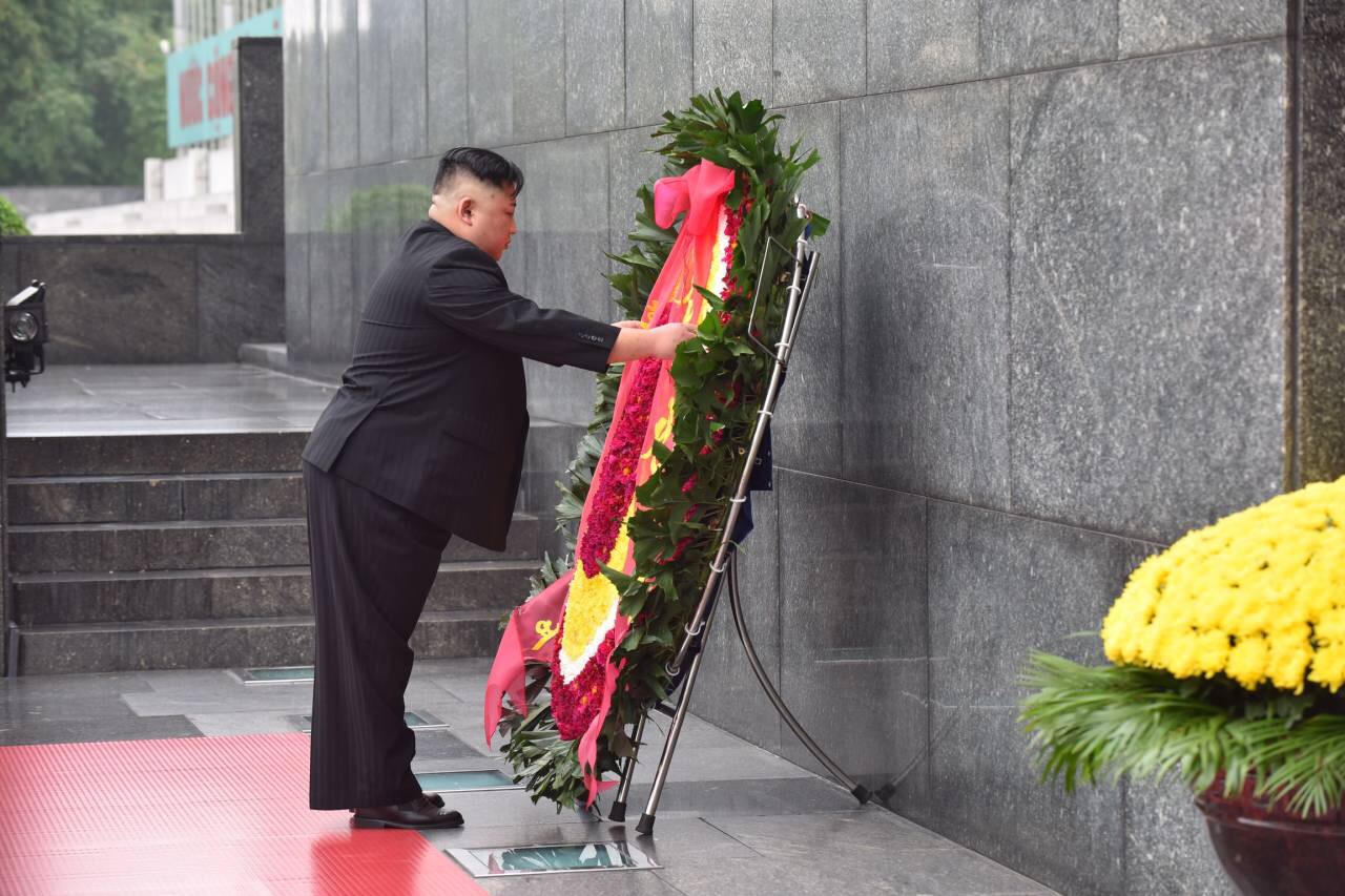 Chủ tịch Triều Tiên Kim Jong-un viếng Lăng Chủ tịch Hồ Chí Minh