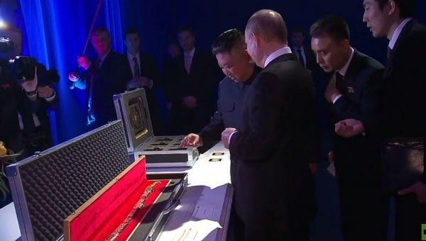 Hé lộ quà đặc biệt mà Tổng thống Nga Putin và lãnh đạo Triều Tiên tặng nhau