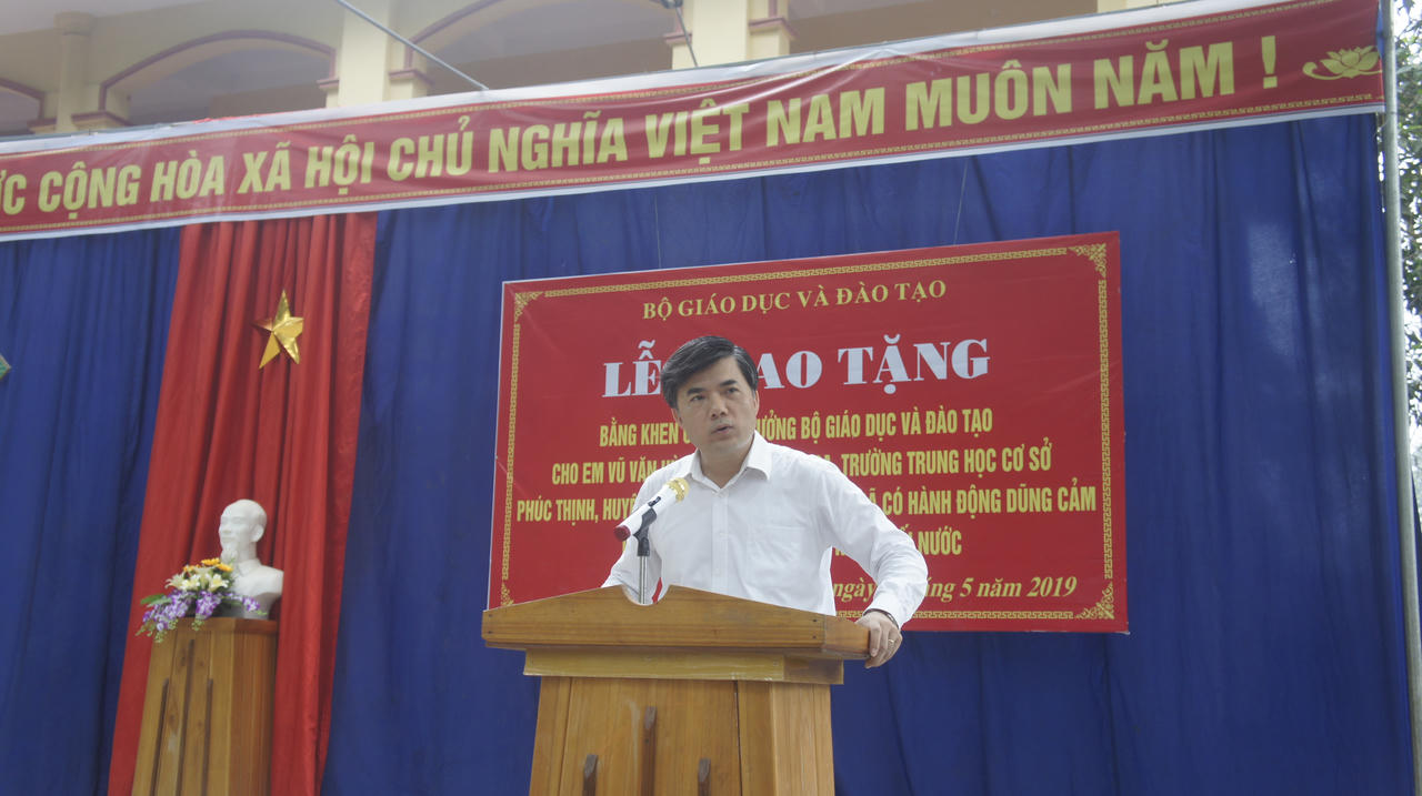 Bộ GD&ĐT tặng bằng khen cho nam sinh cứu 3 học sinh khỏi đuối nước