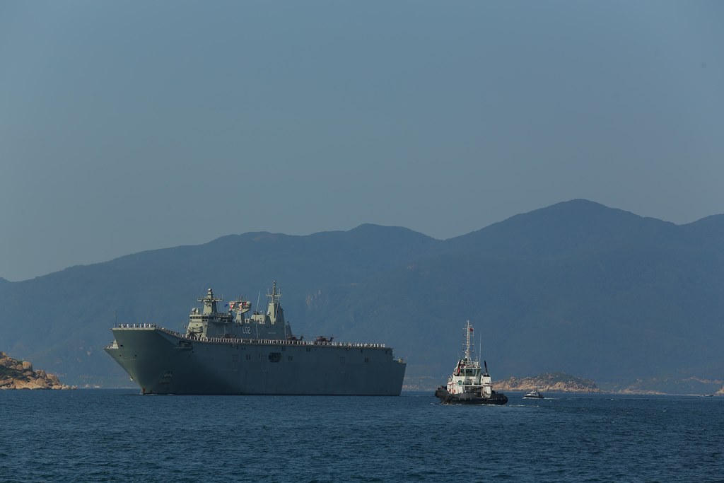 Tàu tích hợp các hệ thống đổ bộ mạnh nhất trên thế giới của Australia thăm Việt Nam 