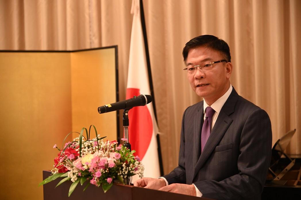 Nguyên Bộ trưởng Bộ Tư pháp Hà Hùng Cường được trao tặng Huân chương Mặt trời mọc 