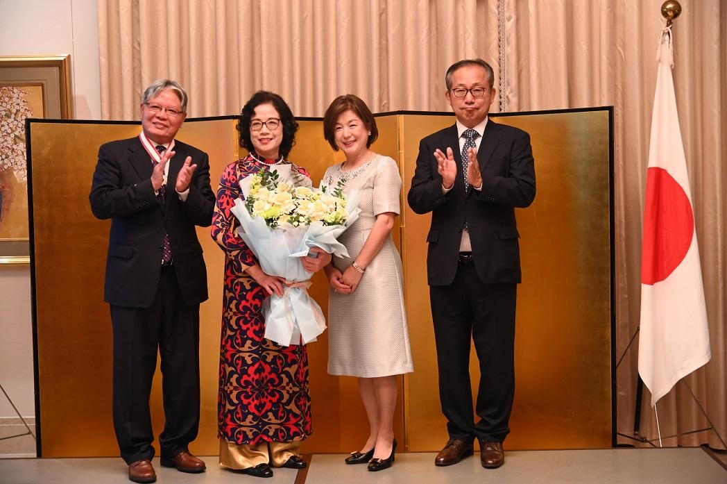 Nguyên Bộ trưởng Bộ Tư pháp Hà Hùng Cường được trao tặng Huân chương Mặt trời mọc 