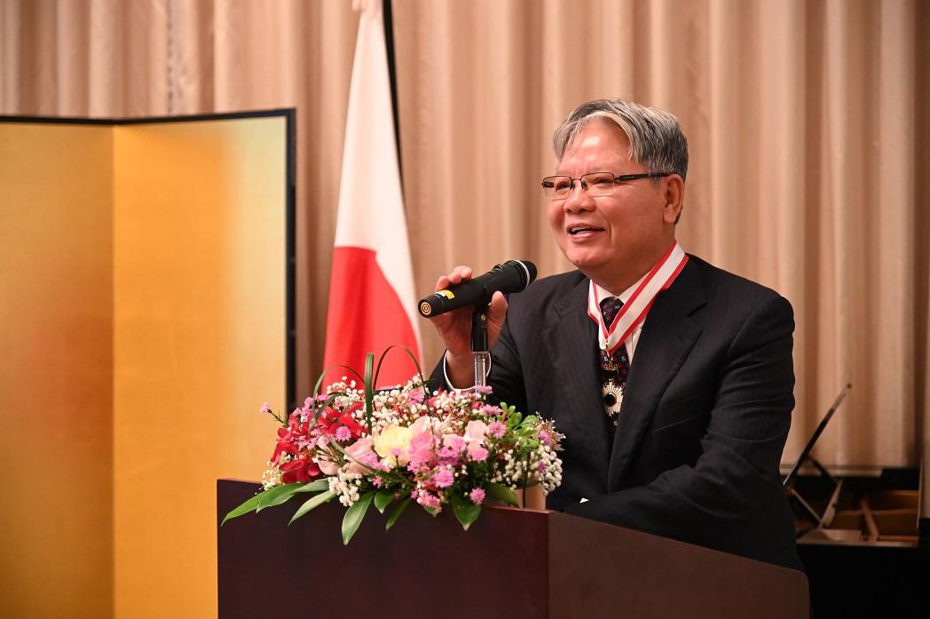 Nguyên Bộ trưởng Bộ Tư pháp Hà Hùng Cường được trao tặng Huân chương Mặt trời mọc 