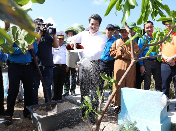 Hà Nội thiết thực hướng về biển đảo