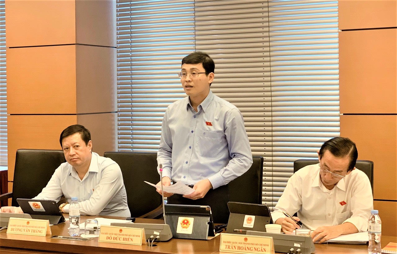 Cân nhắc kỹ quy định giao dịch bất động sản phải thông qua sàn