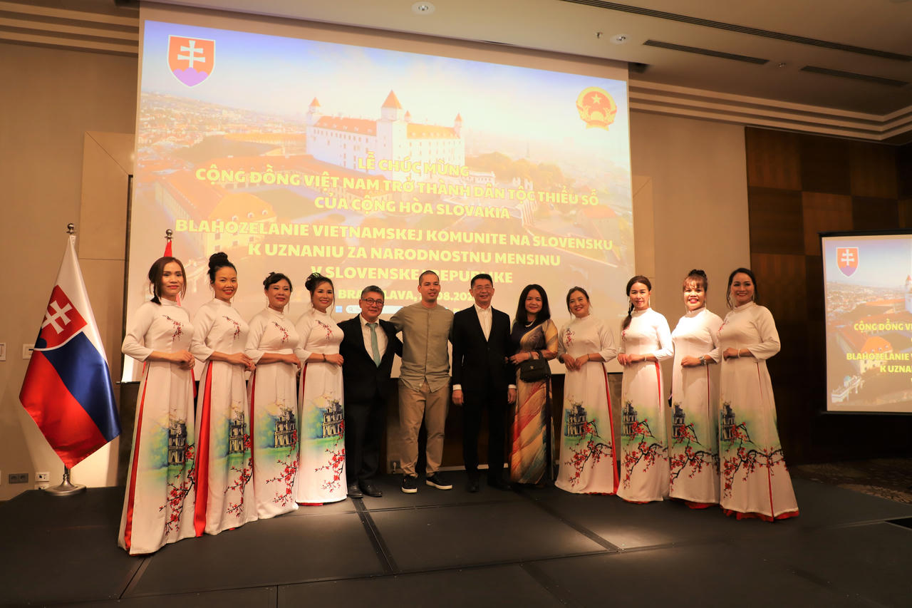 Lễ Chúc mừng cộng đồng người Việt tại Slovakia được công nhận dân tộc thiểu số của ở nước sở tại