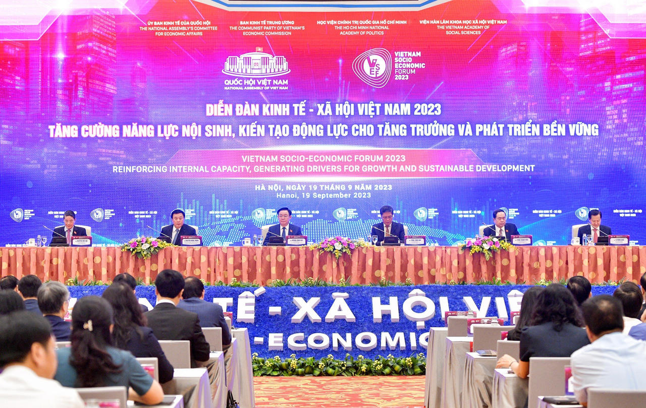 Khai mạc Diễn đàn Kinh tế - Xã hội Việt Nam năm 2023