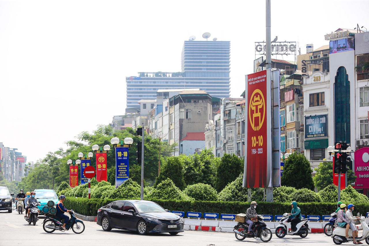 Hà Nội trang hoàng rực rỡ mừng kỷ niệm 69 năm Ngày Giải phóng Thủ đô