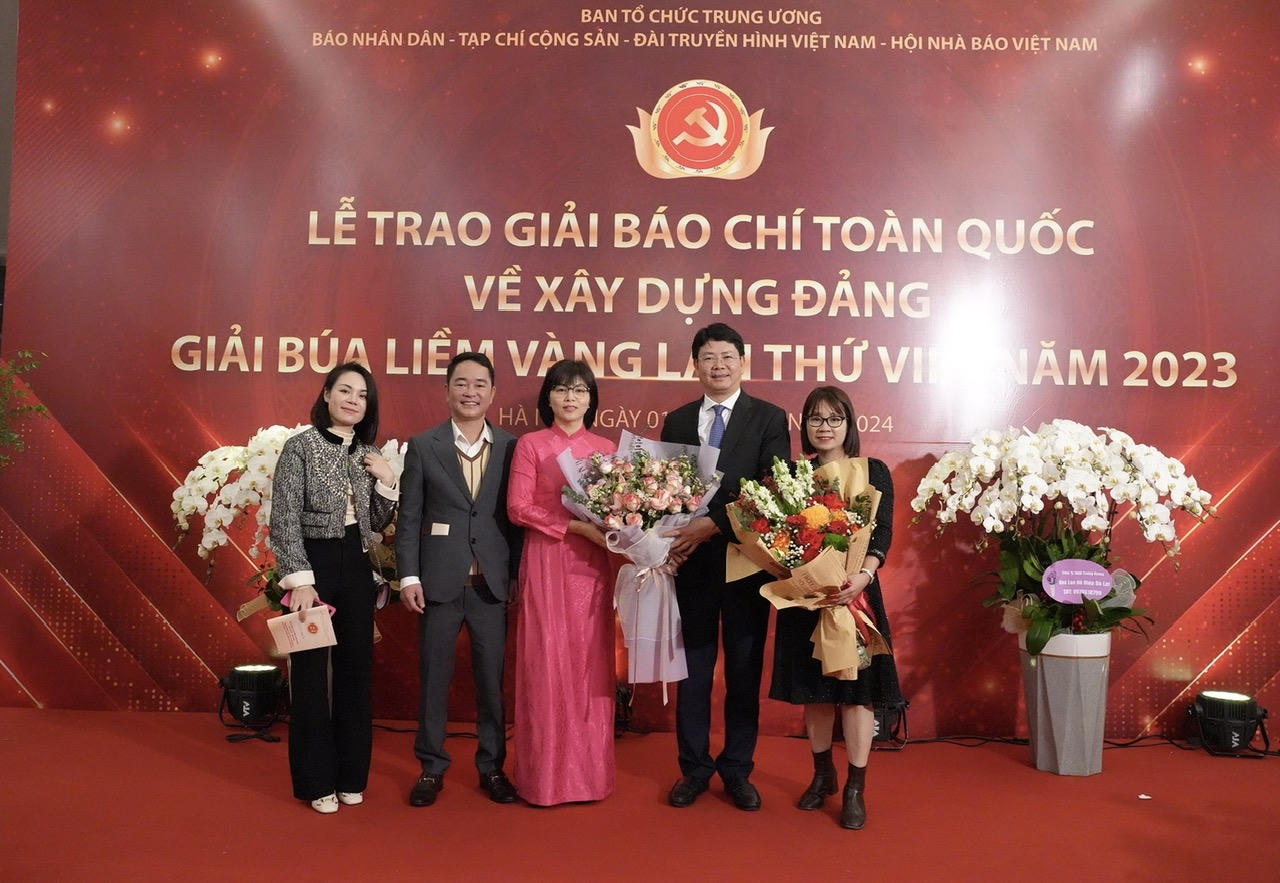 Báo Pháp luật Việt Nam được trao Giải A Búa liềm vàng năm 2023