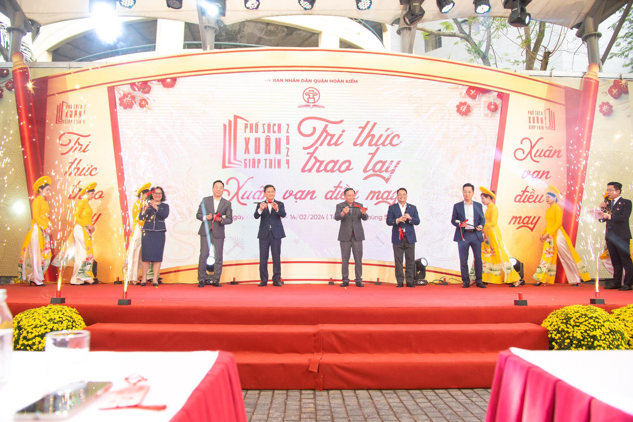 Khai mạc Phố Sách Xuân Giáp Thìn 2024