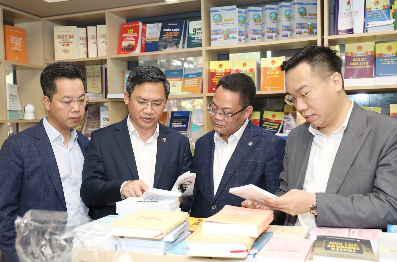 Khai mạc Phố Sách Xuân Giáp Thìn 2024