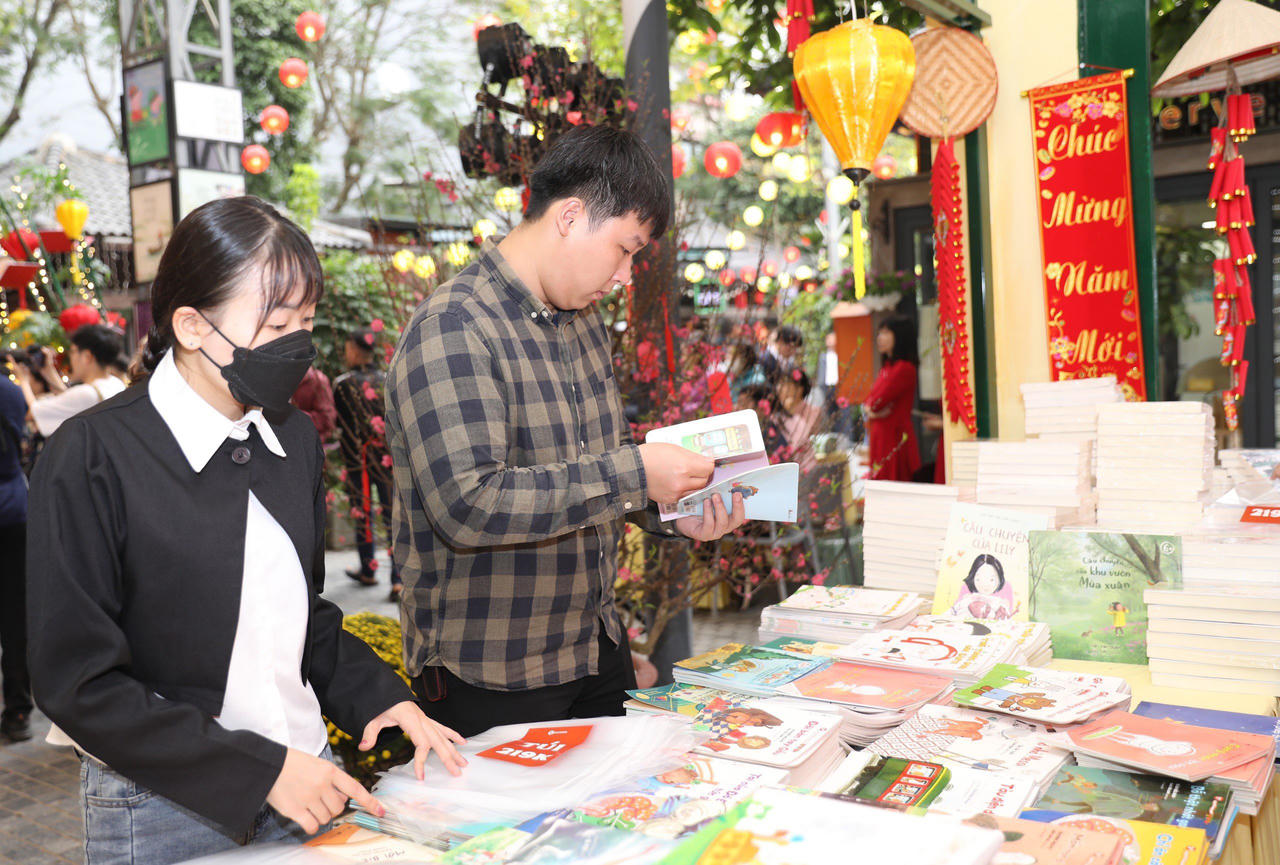 Khai mạc Phố Sách Xuân Giáp Thìn 2024