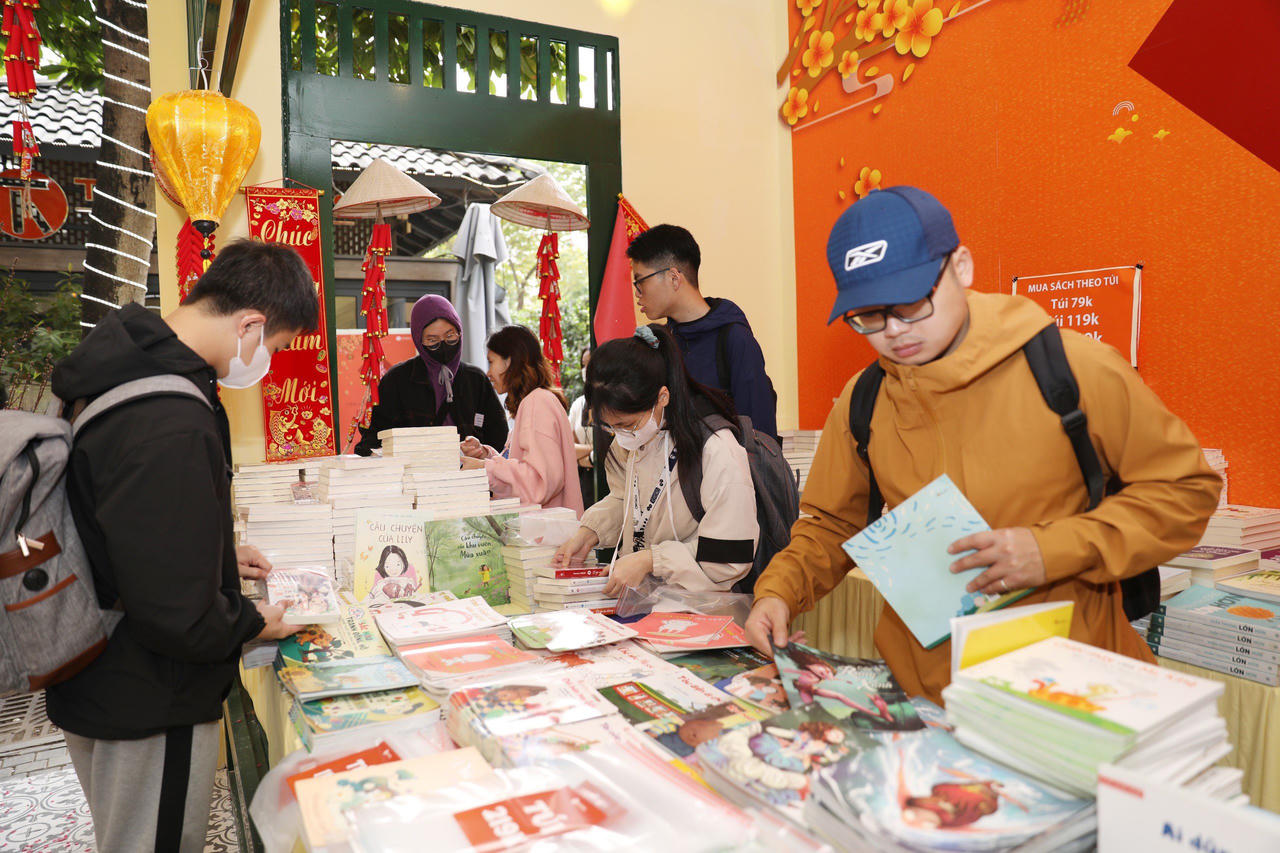 Khai mạc Phố Sách Xuân Giáp Thìn 2024