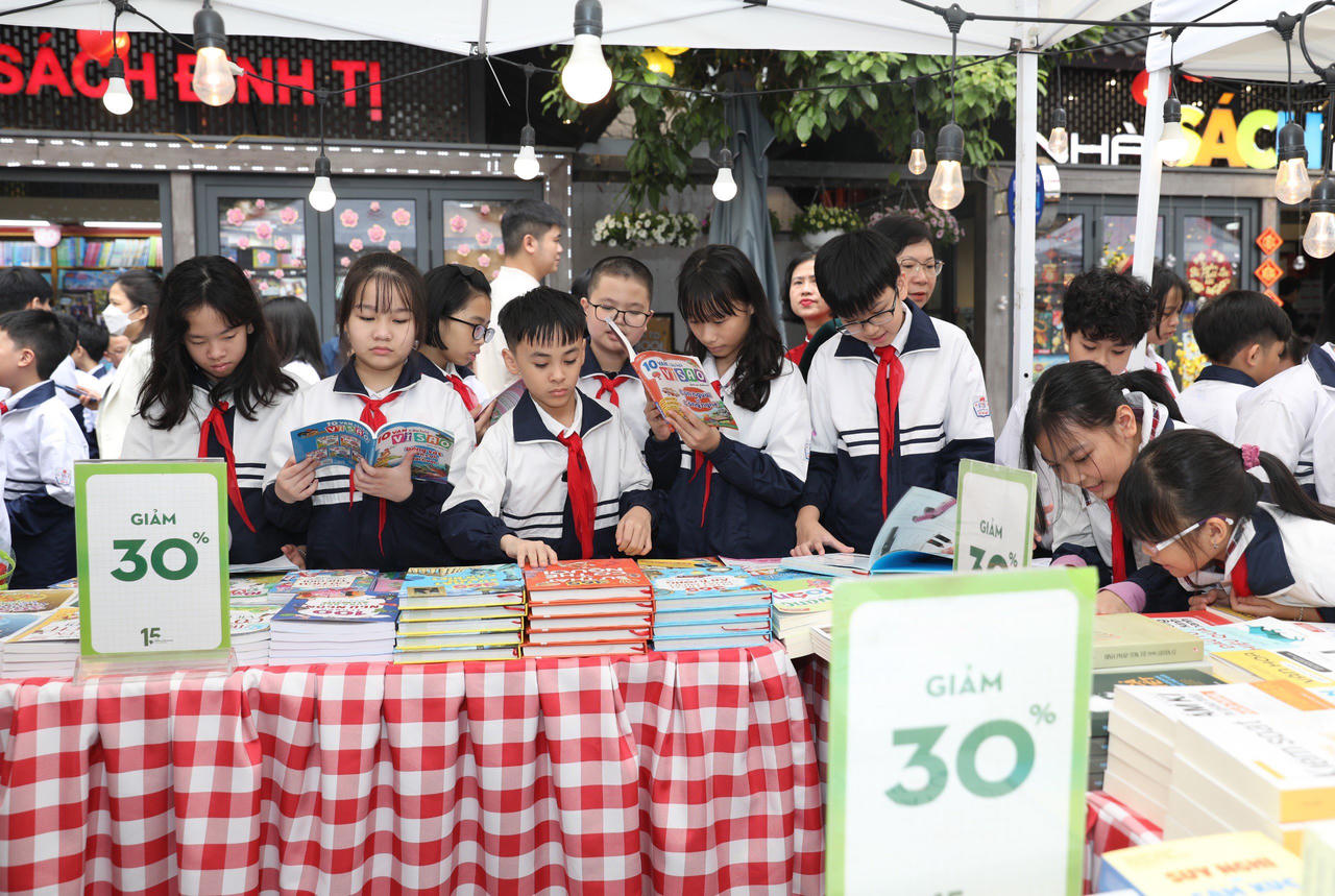 Khai mạc Phố Sách Xuân Giáp Thìn 2024