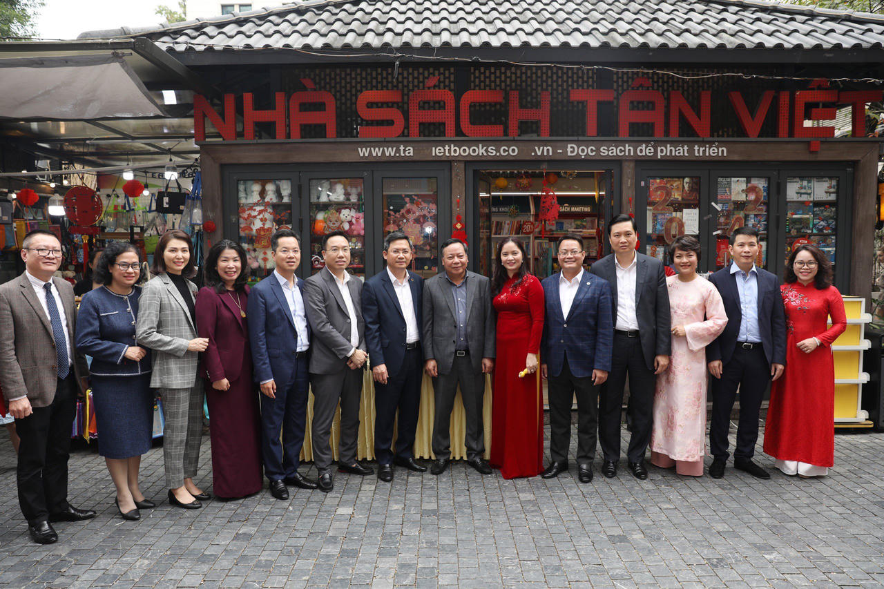 Khai mạc Phố Sách Xuân Giáp Thìn 2024