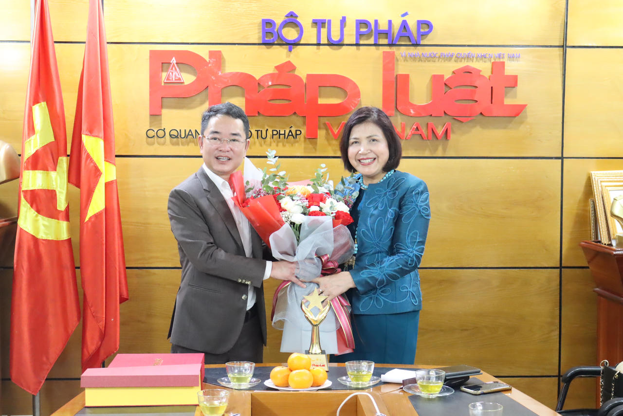 Trang trọng vinh danh Gương sáng Pháp luật Lê Thị Tuyết Mai