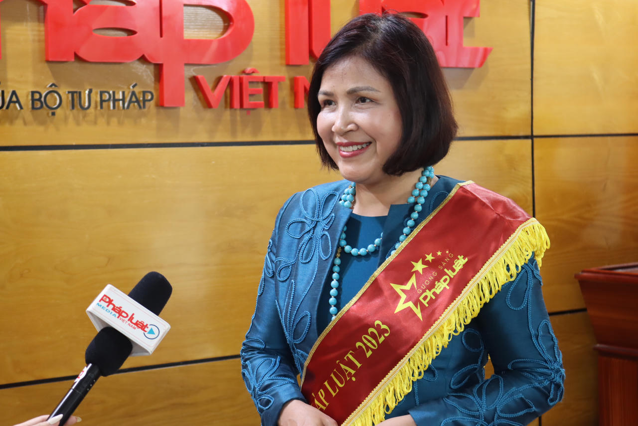 Trang trọng vinh danh Gương sáng Pháp luật Lê Thị Tuyết Mai