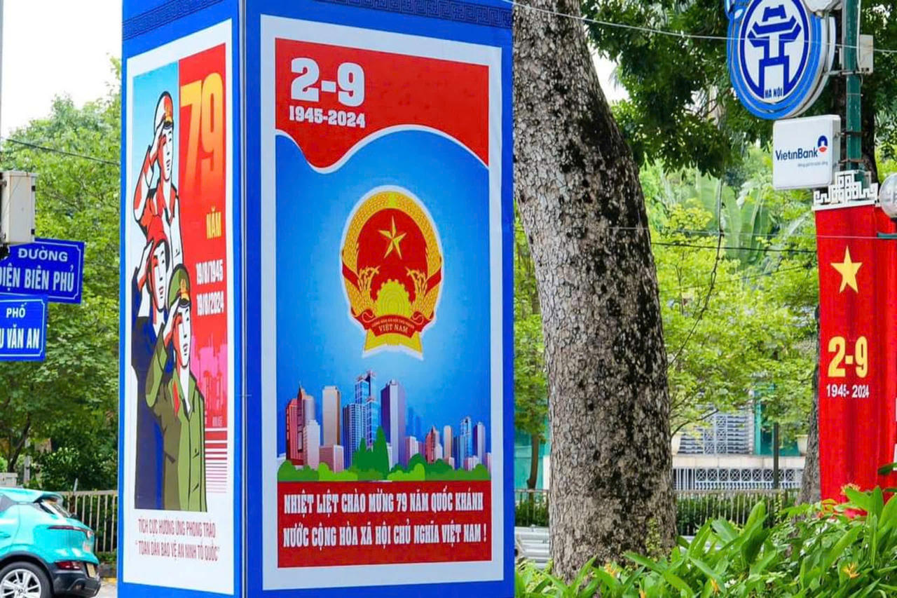 Hà Nội rực rỡ cờ hoa chào mừng Cách mạng Tháng Tám và Quốc khánh 2/9 