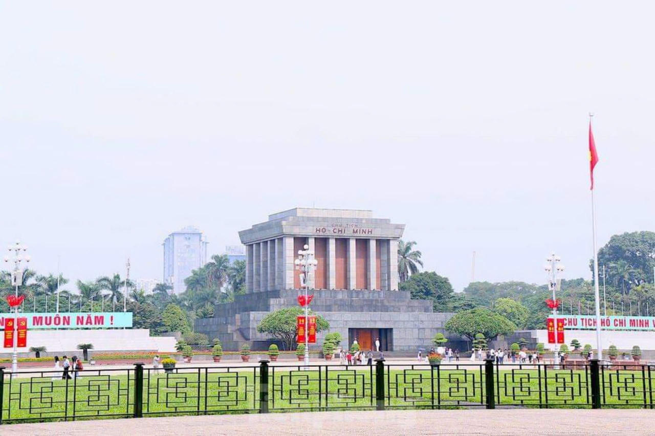 Hà Nội rực rỡ cờ hoa chào mừng Cách mạng Tháng Tám và Quốc khánh 2/9 