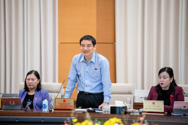 Giám sát ít nhưng thực sự chất lượng