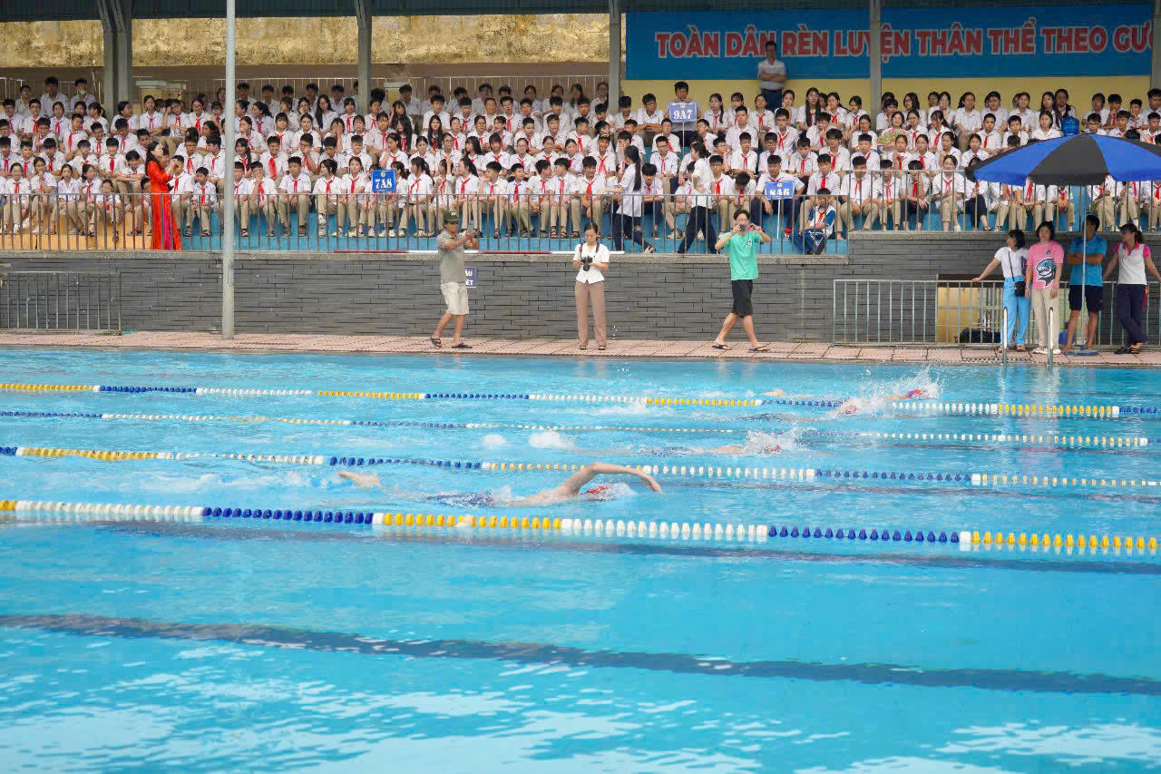 Gần 2.000 người dự phát động toàn dân tập bơi, phòng, chống đuối nước ở Hà Nội