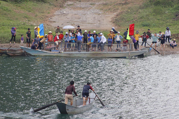Sôi động lễ hội đua thuyền, thi cá trắm giữa lòng Di sản Phong Nha – Kẻ Bàng