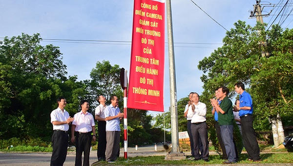 Đại học Huế ra quân dọn dẹp vệ sinh môi trường