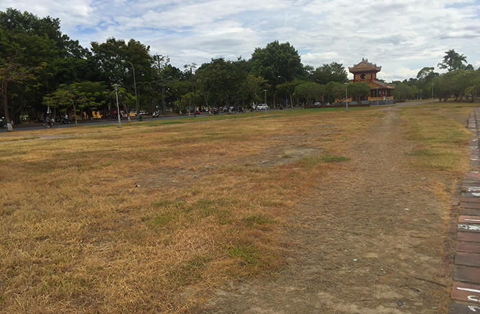 Sao lại để màu vàng cháy bao trùm ‘cửa ngõ’ du lịch Huế Xanh?