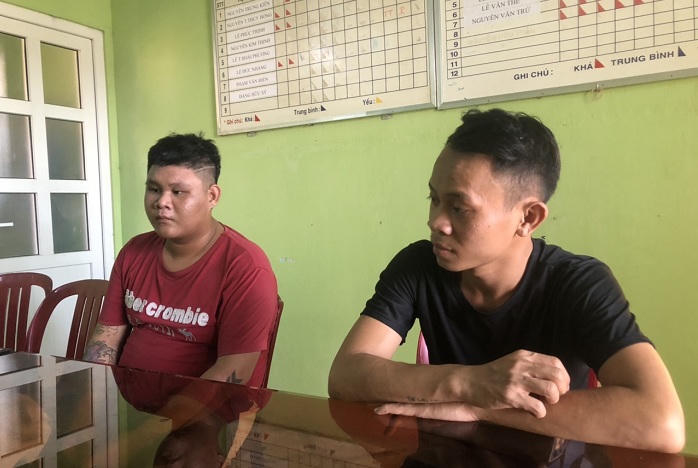  Tóm gọn 2 ‘siêu trộm’ bình ắc quy xe ô tô vào ban đêm