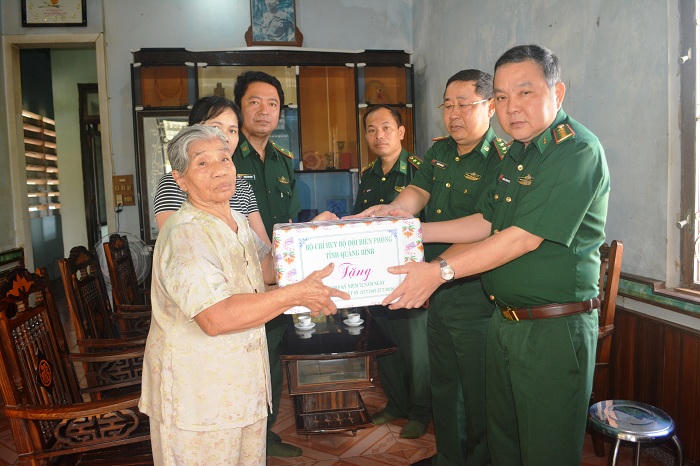 Bộ đội Biên Phòng tỉnh Quảng Bình viếng mộ đại tướng Võ Nguyên Giáp