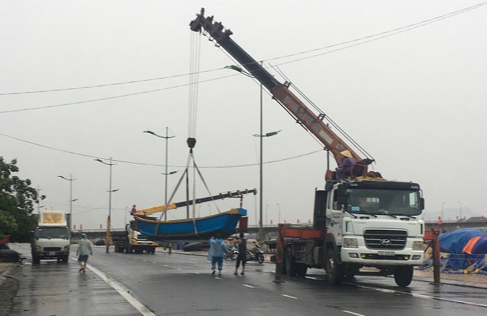 Cứu nạn khẩn cấp 14 ngư dân Quảng Bình cgặp nạn trên biển giữa cơn bão