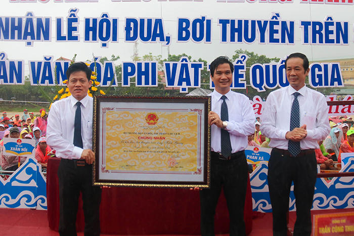 Hàng chục nghìn người đội mưa vui Tết độc lập trên quê hương Đại tướng Võ Nguyên Giáp