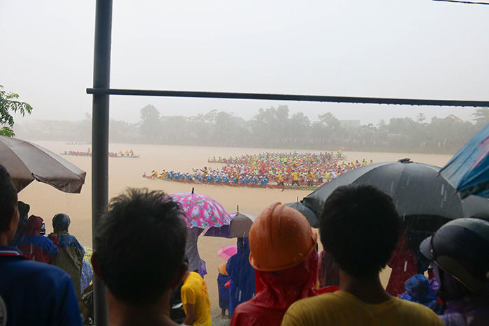 Hàng chục nghìn người đội mưa vui Tết độc lập trên quê hương Đại tướng Võ Nguyên Giáp