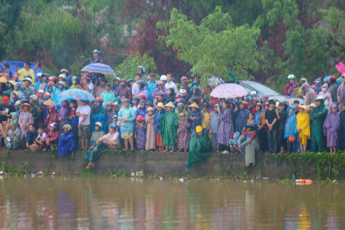 Hàng chục nghìn người đội mưa vui Tết độc lập trên quê hương Đại tướng Võ Nguyên Giáp