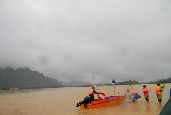 Mưa lớn tiếp tục kéo dài, nhiều địa phương ở Quảng Bình ngập sâu trong nước
