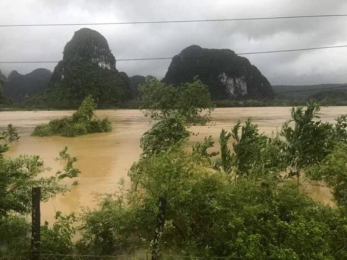 Mưa lớn tiếp tục kéo dài, nhiều địa phương ở Quảng Bình ngập sâu trong nước