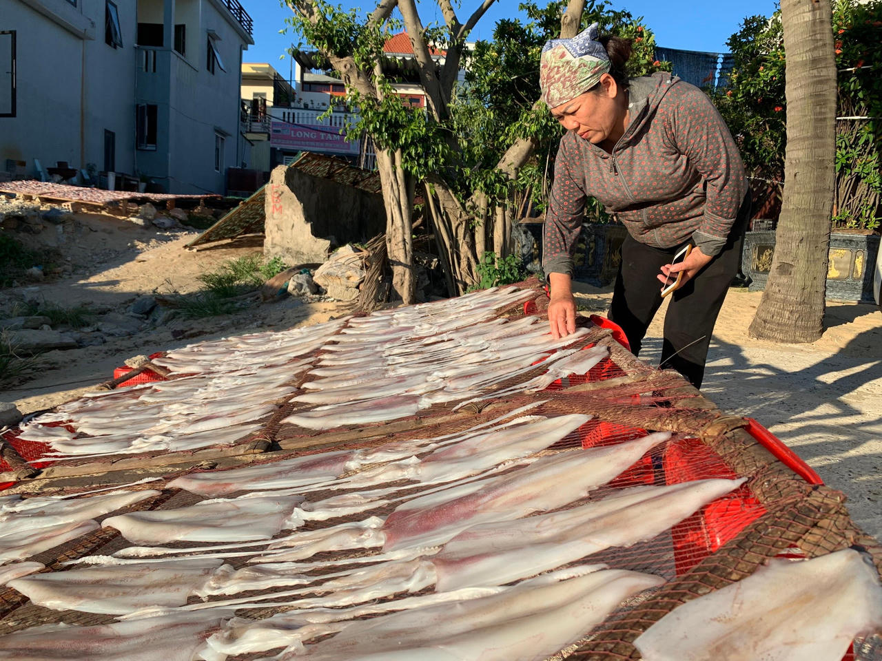 Chị Tám "Dân vận khéo" thu 2 tỷ đồng mỗi năm từ chế biến thủy hải sản khô