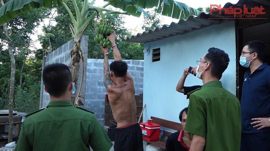 Bắt đối tượng giấu gần 1.000 viên ma túy trong sân vườn