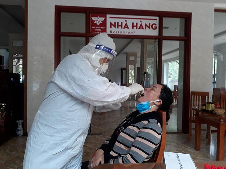 Kiểm tra, thiết lập hàng rào ngăn chặn dịch COVID-19 tại CKQT ChaLo