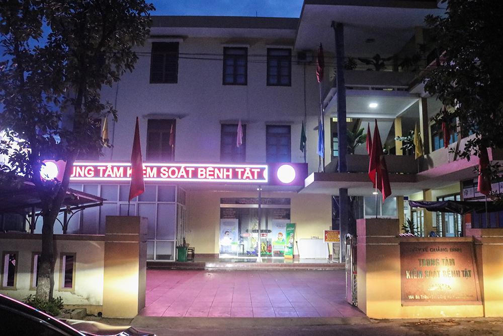 Sự cống hiến thầm lặng của những “chiến binh” ngày ngày “tắm” mình trong hóa chất