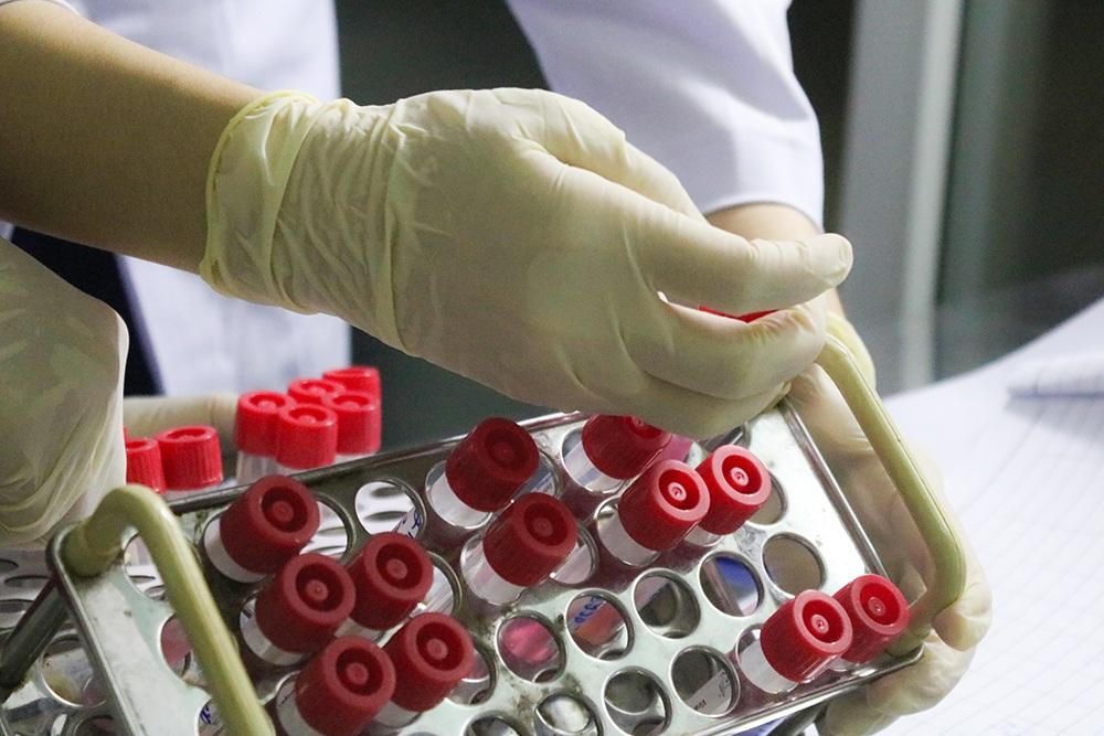 Sự cống hiến thầm lặng của những “chiến binh” ngày ngày “tắm” mình trong hóa chất