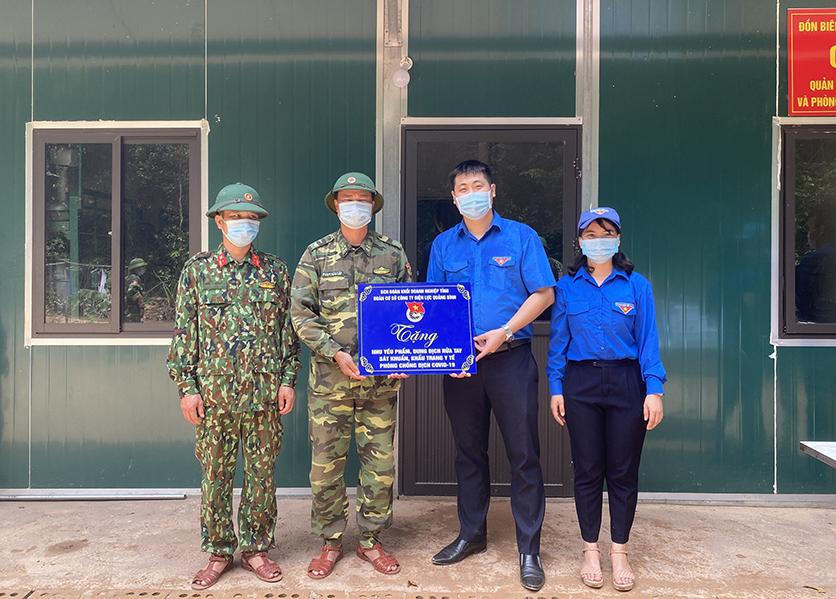 Công ty điện lực Quảng Bình: Luôn sẵn sàng hỗ trợ, đồng hành cùng chính quyền và người dân trong mùa dịch 