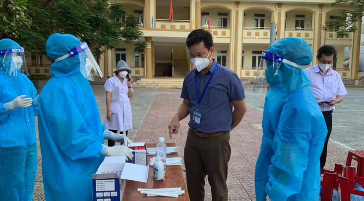 Viện Pasteur Nha Trang phối hợp với CDC Quảng Bình bóc tách F0 ra khỏi cộng đồng