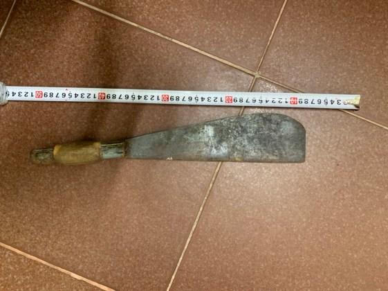 Cãi nhau, chồng trẻ chém nhiều nhát vào người vợ