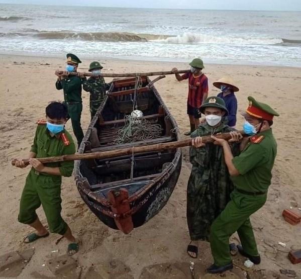 Gấp rút lên phương án bảo vệ tàu thuyền, di dời dân, xả tràn hồ chứa... để ứng phó bão