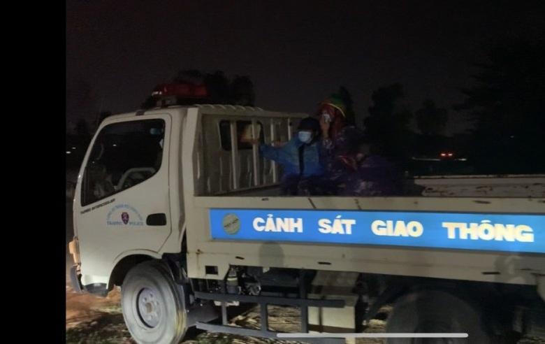 Cấp cứu người phụ nữ bị rắn cắn trên đường từ Bình Dương về quê