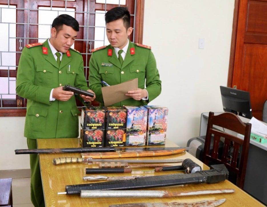 Người dân Quảng Bình nâng cao ý thức tự nguyện giao nộp vũ khí, vật liệu nổ