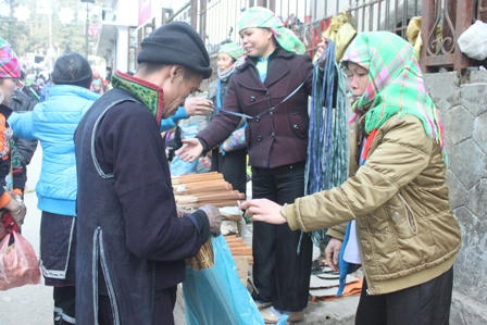 Chợ Sapa rực rỡ ngày cận tết