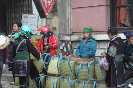 Chợ Sapa rực rỡ ngày cận tết