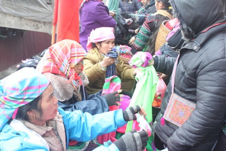 Chợ Sapa rực rỡ ngày cận tết